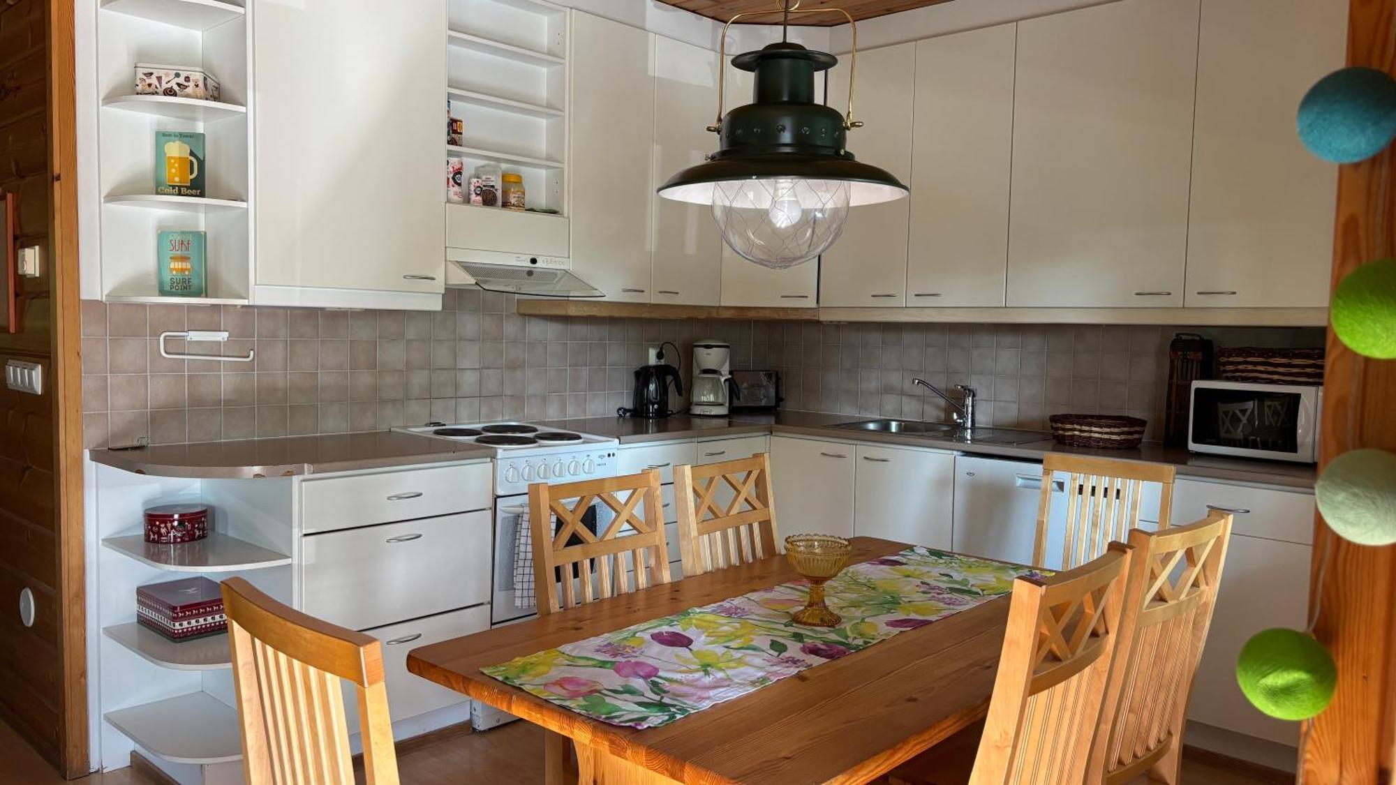 Tahkon Riihiranta - 4 Bedroom With View - Tilava Moekki Rantanaekymin *